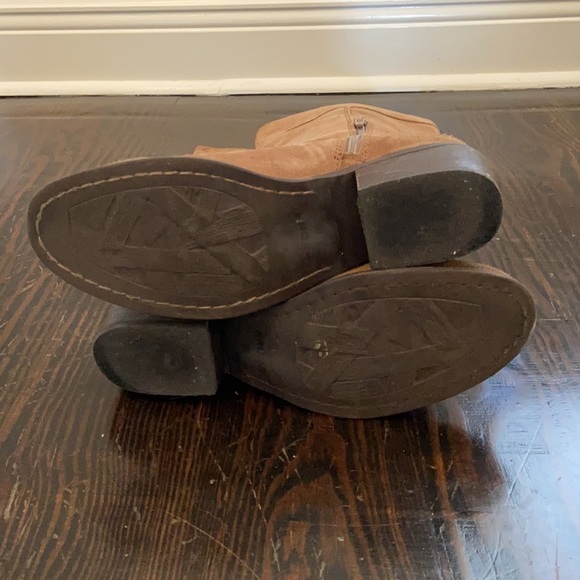 Distressed suede western-style boots - Picture 4 of 4